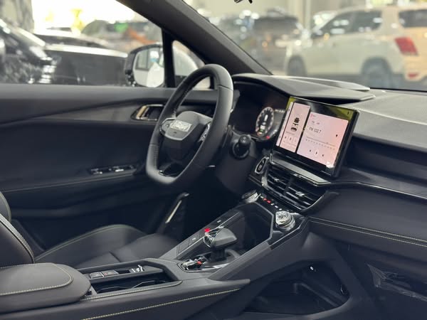 Hình ảnh nội thất xe Lynkco 06